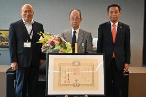 市長の1日_20230810_叙勲伝達式（中村清様瑞宝双光章受章）