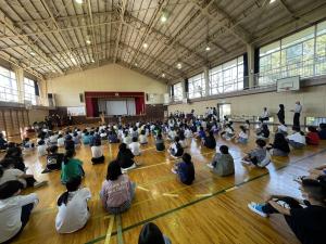 市長の1日_20231003_市内小中学校音楽鑑賞教室巡回公演