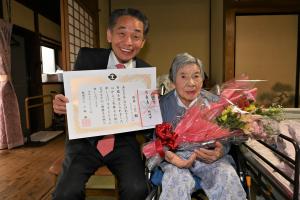 市長の1日_20250311_100歳祝（石井様）
