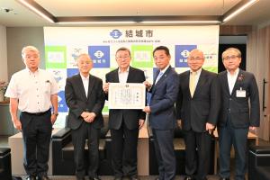 市長の1日_20250717_感謝状贈呈式（水野家墓所寄附）