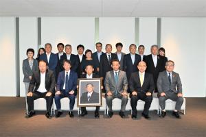 市長の1日_20250718_船橋議員30年永年勤続者特別褒章記念掲額式