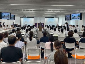 市長の1日_20250825_広島平和記念式典中学生派遣事業報告会