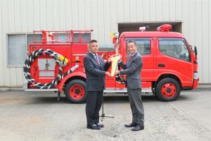 市長の1日_20251007_消防ポンプ自動車譲渡式