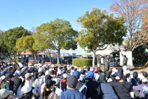 市長の1日_20251121_JA前イルミネーション取り付け