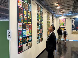 市長の1日_20251115_手をつなぐ子作品展