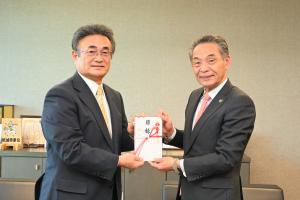 市長の1日_20251204_城西観光チャリティー寄附受贈式