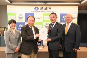 市長の1日_202620204_結城市総合計画審議会答申書提出