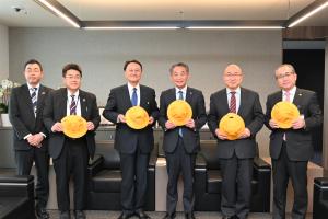 市長の1日_20260313_交通安全帽子寄附受贈式