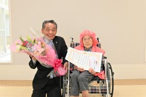 市長の1日_20260415_100歳祝